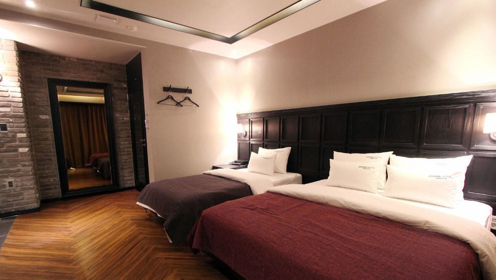 2 Heaven Hotel Lotte Waterpark Gimhae Esterno foto
