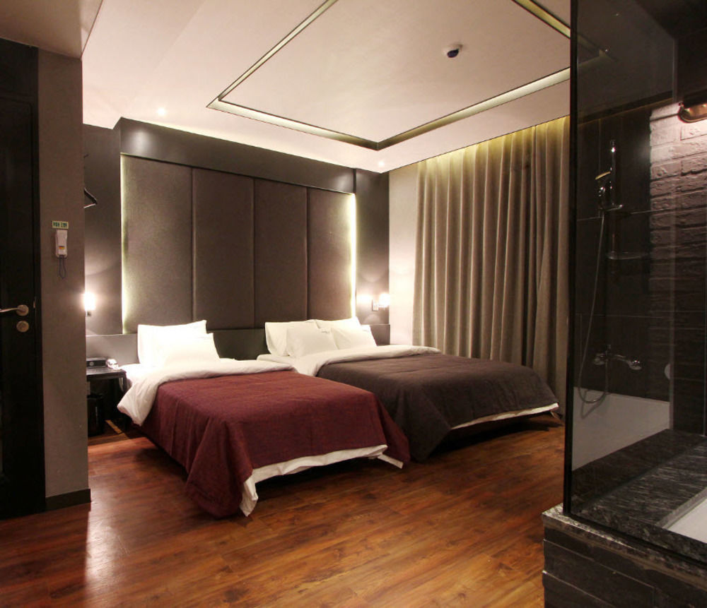 2 Heaven Hotel Lotte Waterpark Gimhae Esterno foto