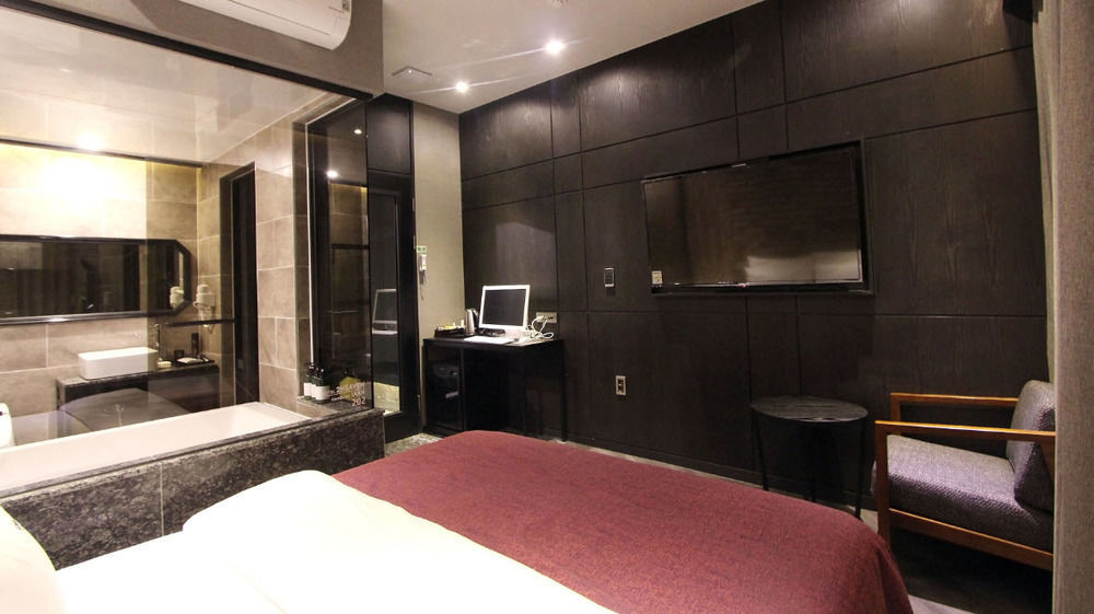 2 Heaven Hotel Lotte Waterpark Gimhae Esterno foto